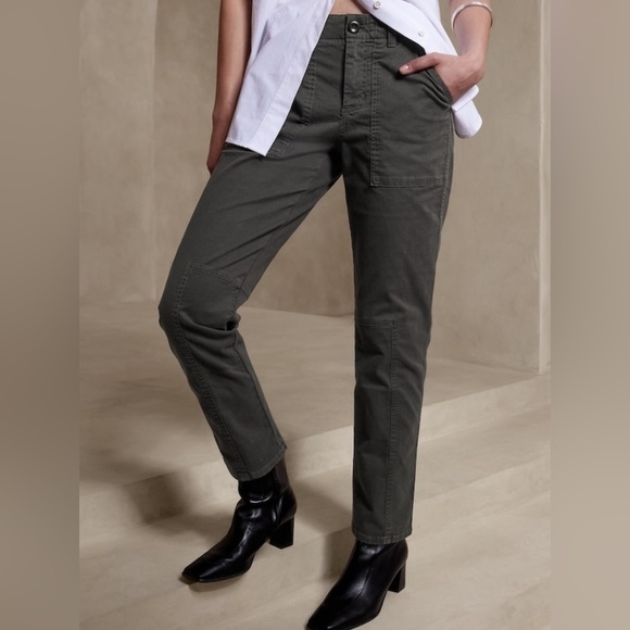 NWT! Banana Republic Mid-Rise Slim Cargo Pant - Size 20 - Picture 3 of 4